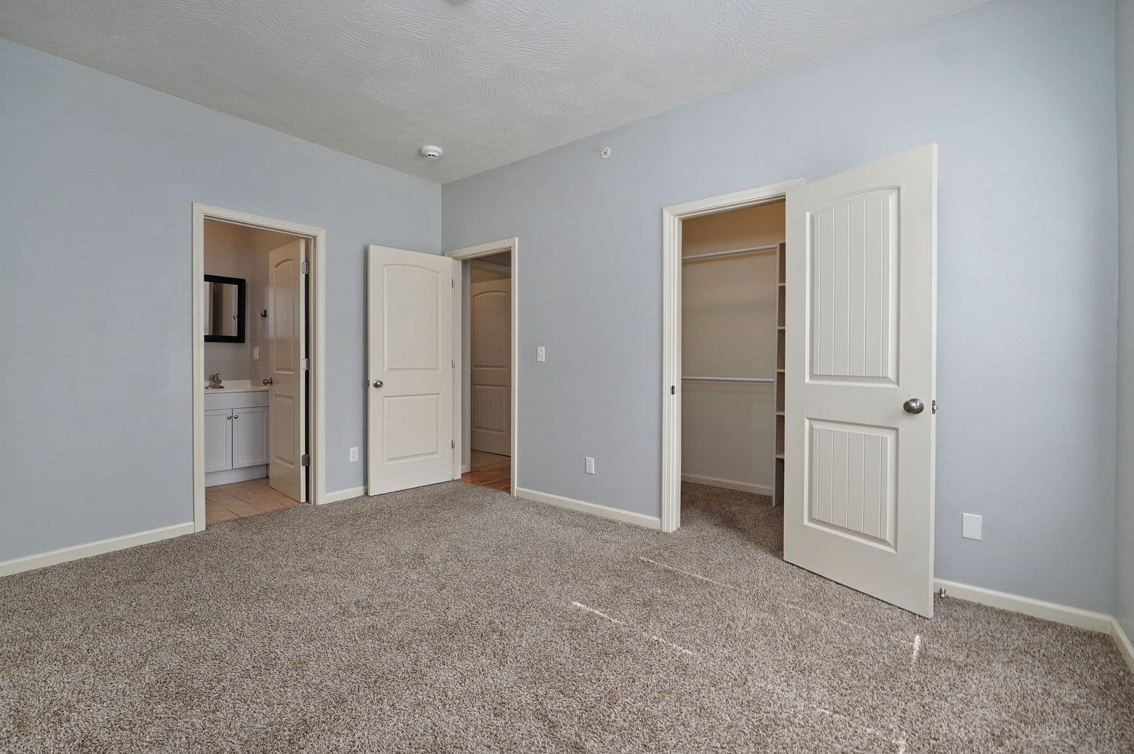 Springfield Apartment: 1325 E Cherry