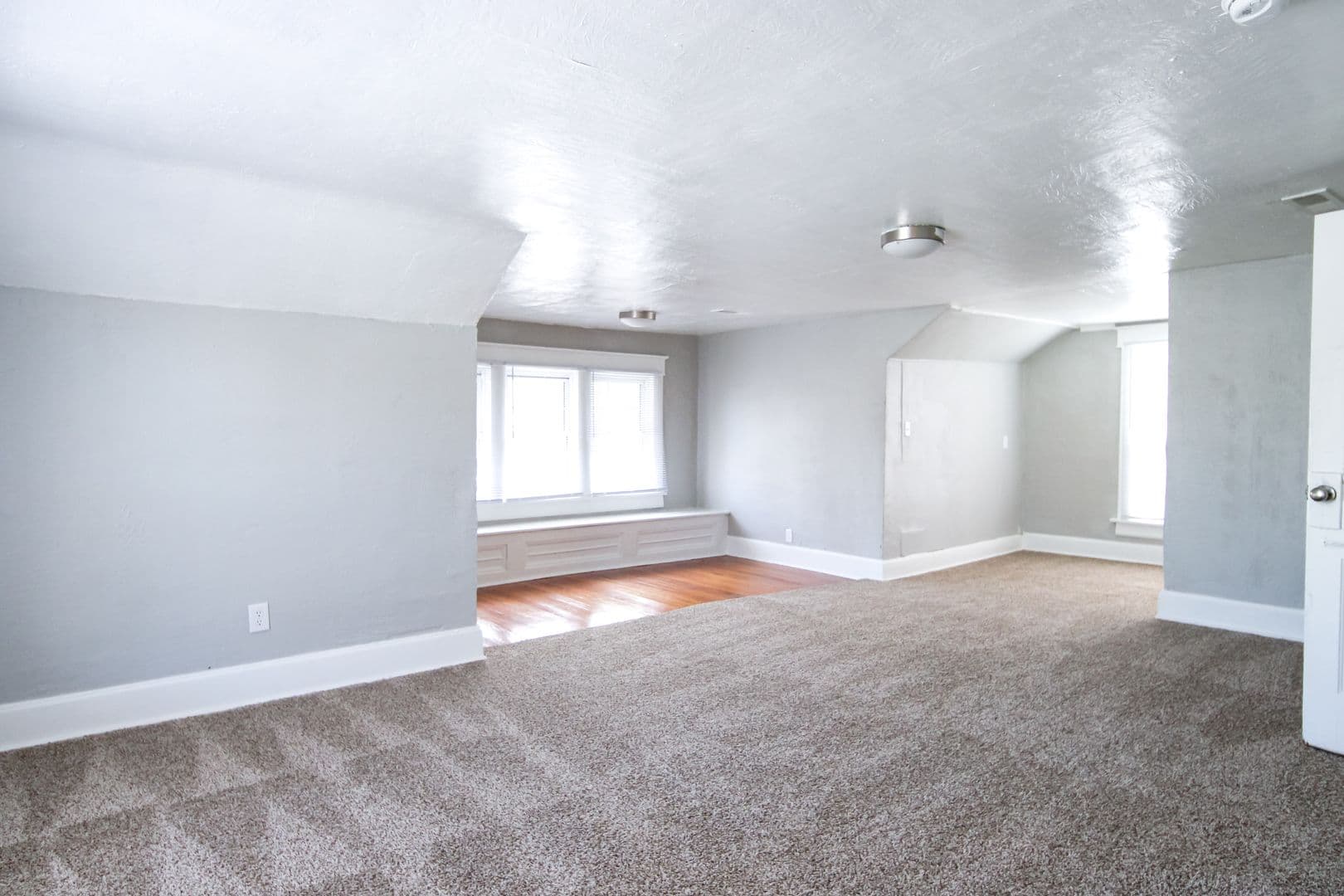 Springfield House: 613 S Main Ave