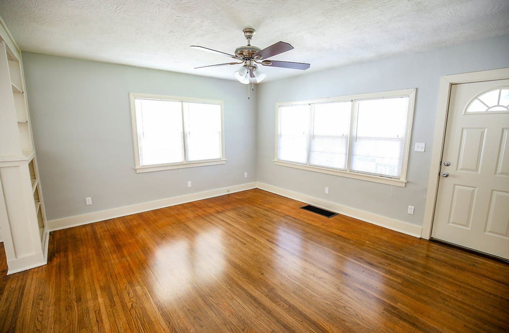 Springfield House: 926 E Loren