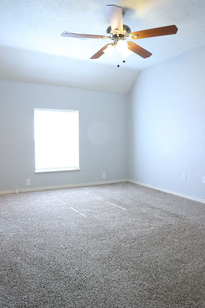 Springfield Apartment: 608 W Mt Vernon