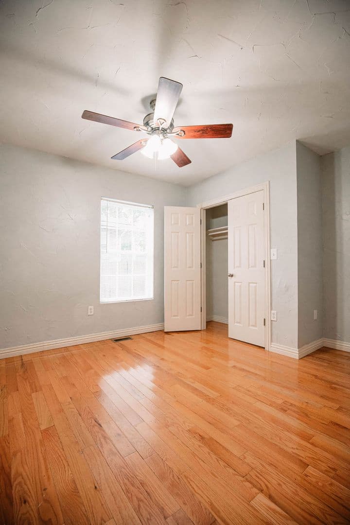 Springfield Apartment: 800 E Grand