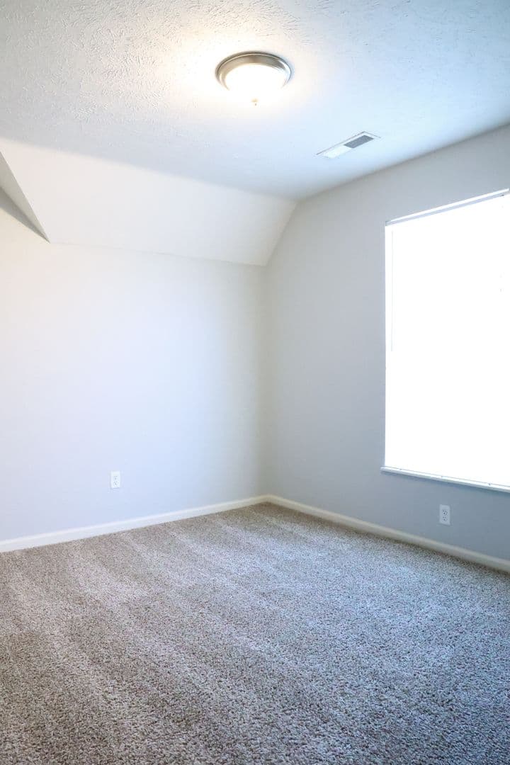 Springfield Apartment: 608 W Mt Vernon