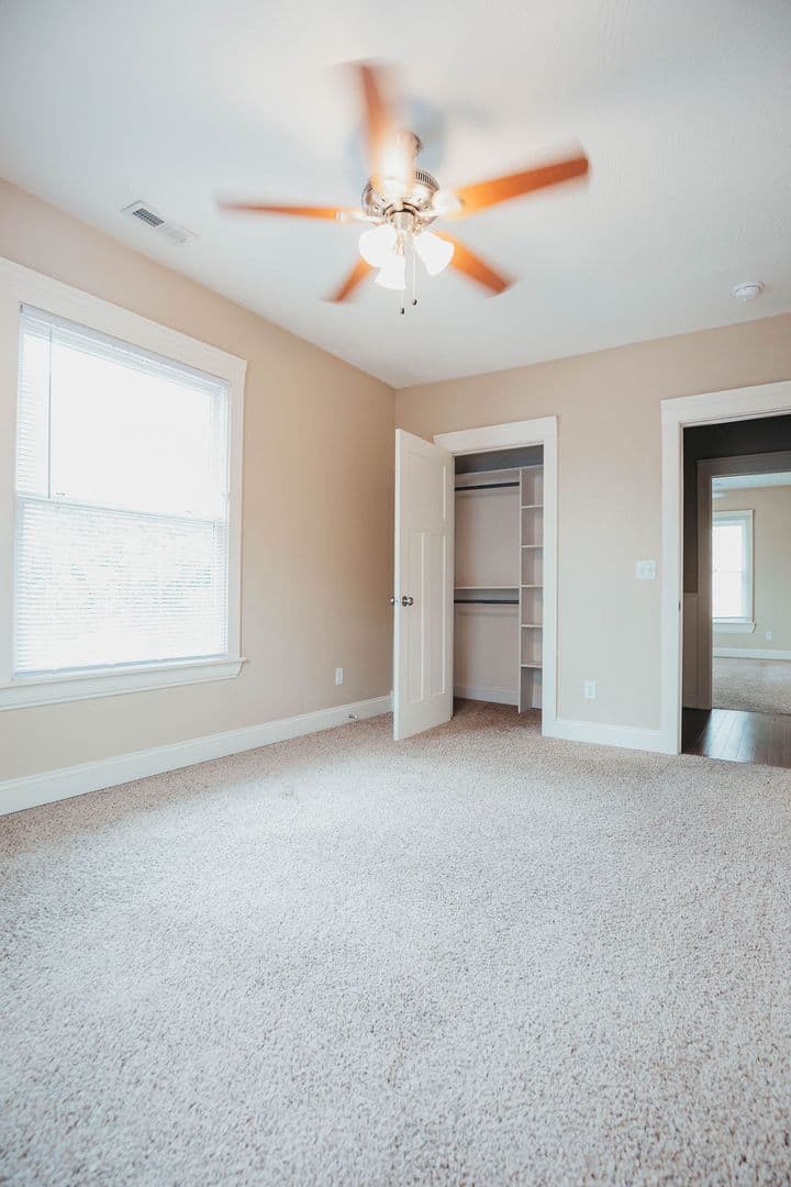 Springfield Apartment: 1046 E Walnut