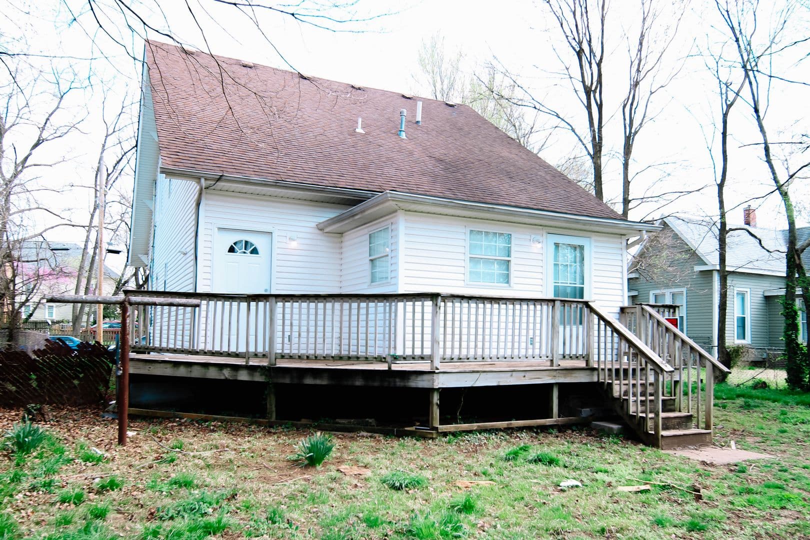 Springfield House: 613 S Main Ave