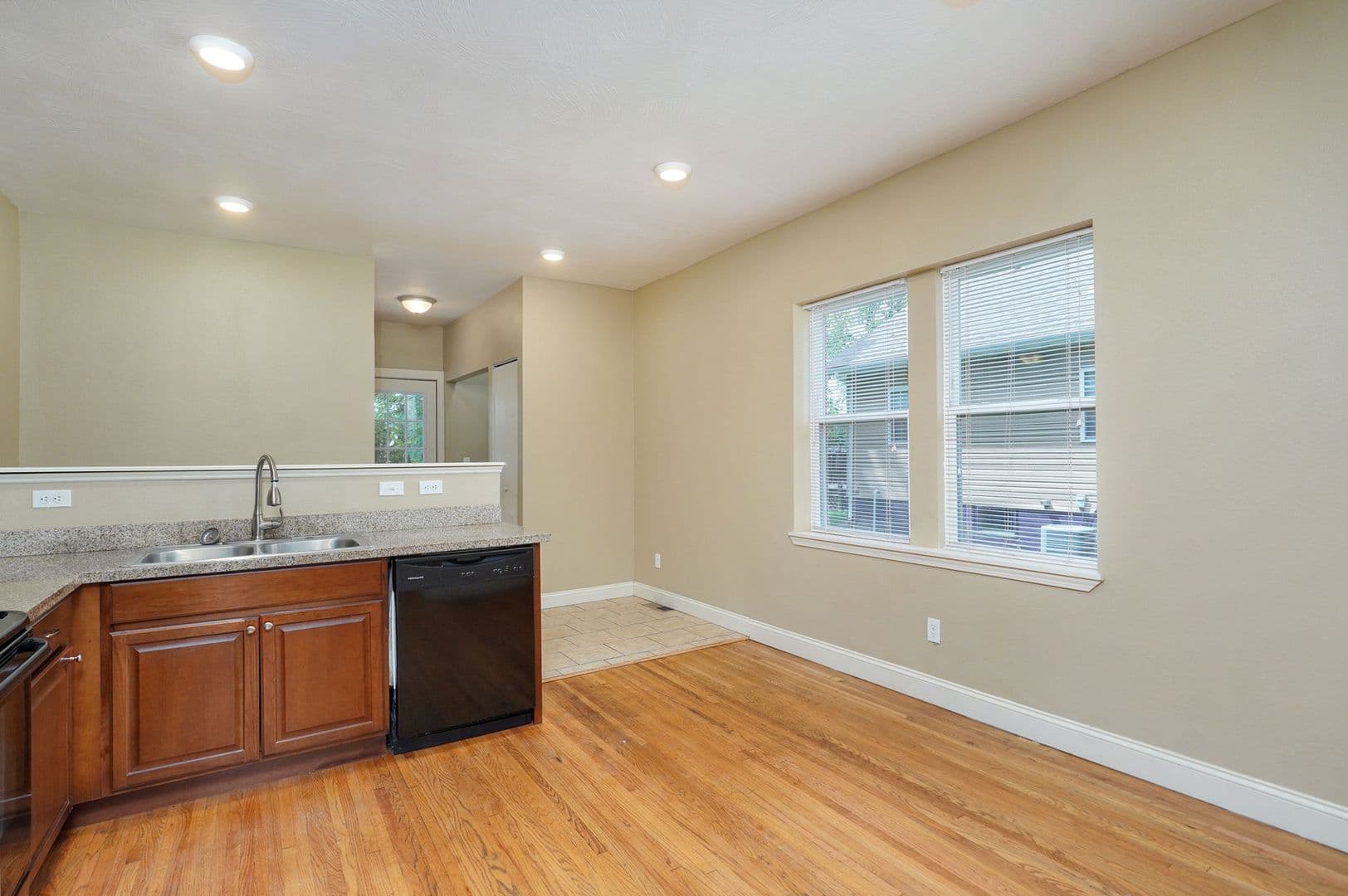 Springfield House: 631 S Kickapoo