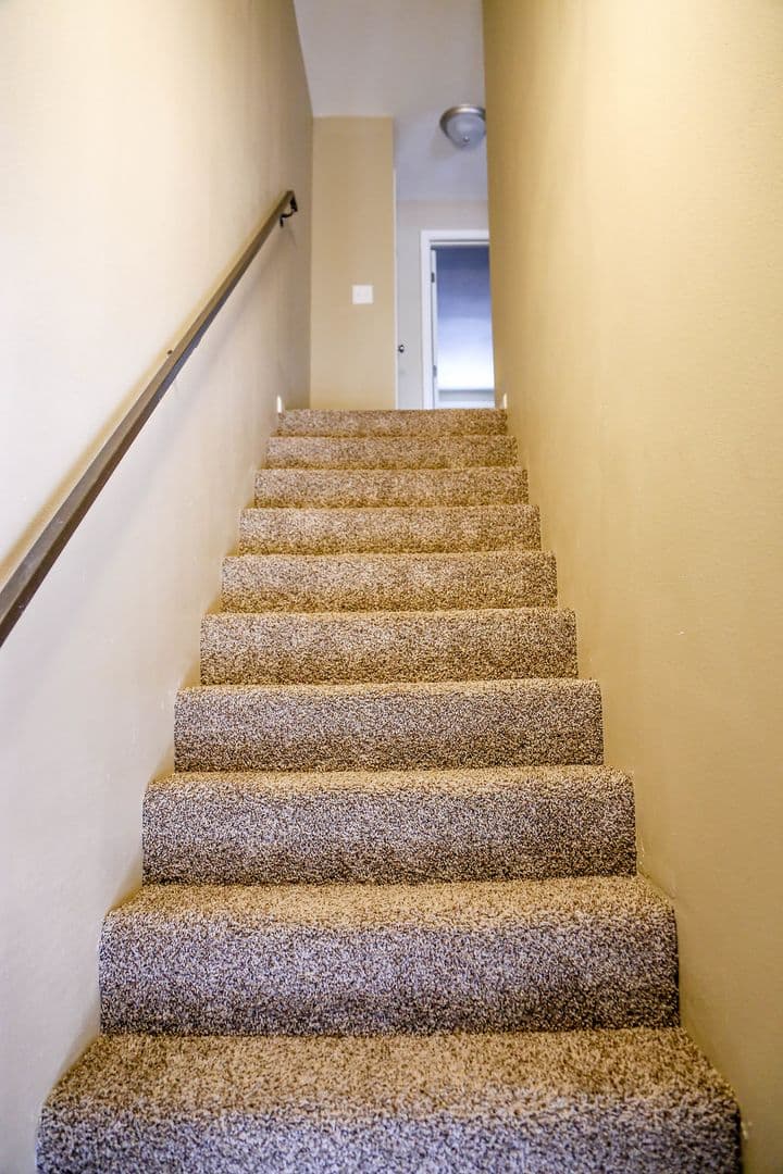 Springfield Apartment: 512 S. Main