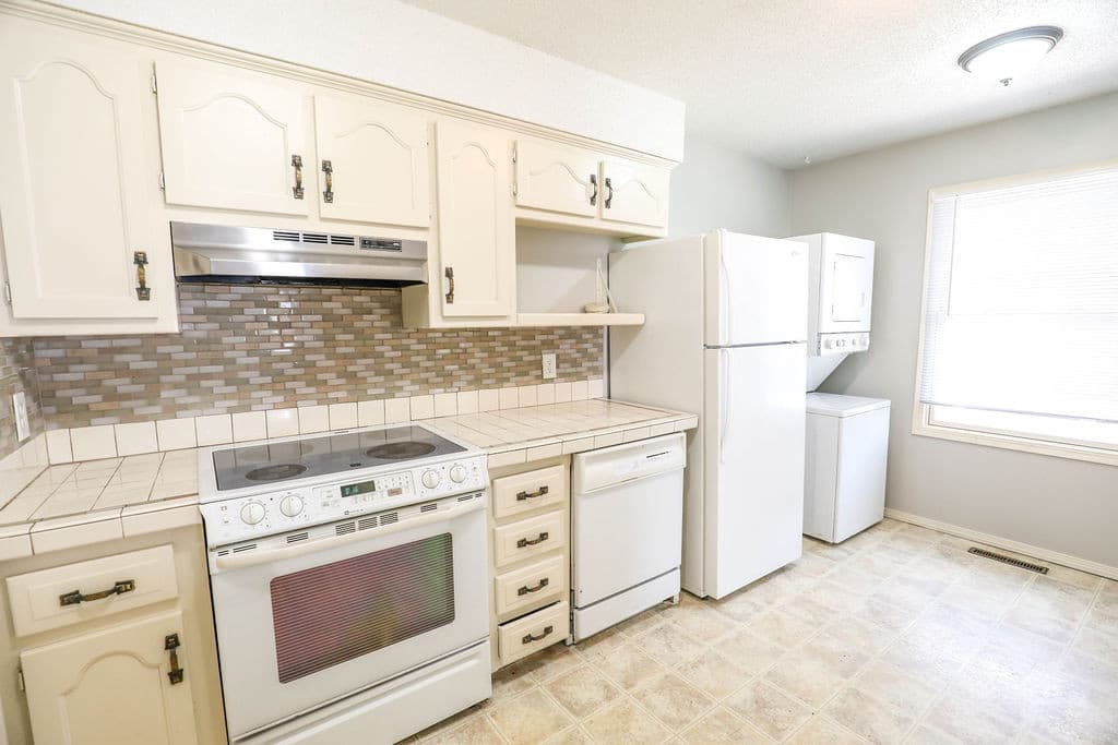 Springfield Apartment: 907 S Campbell