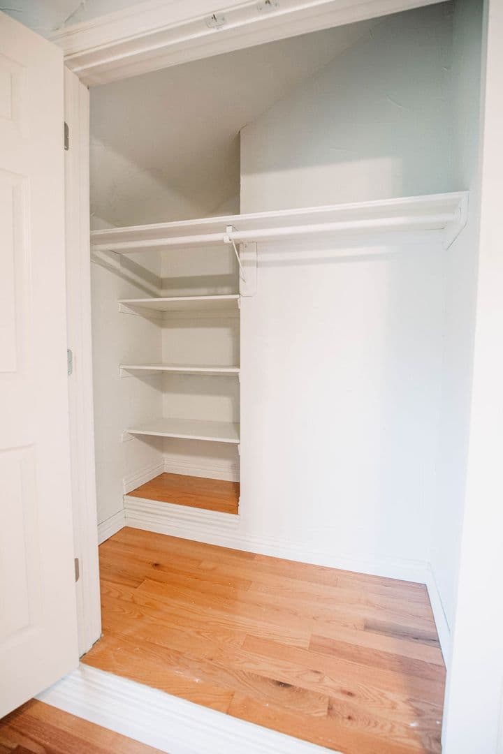 Springfield Apartment: 800 E Grand