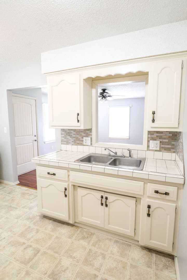 Springfield Apartment: 907 S Campbell