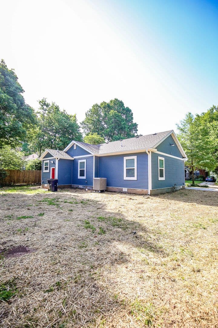 Springfield House: 615 E. Meadowmere