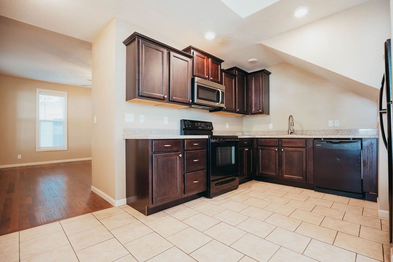 Springfield Apartment: 512 S. Main