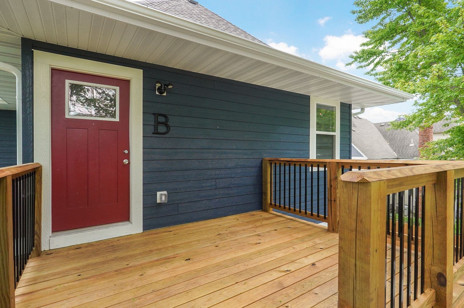 Springfield Apartment: 631 S Grant