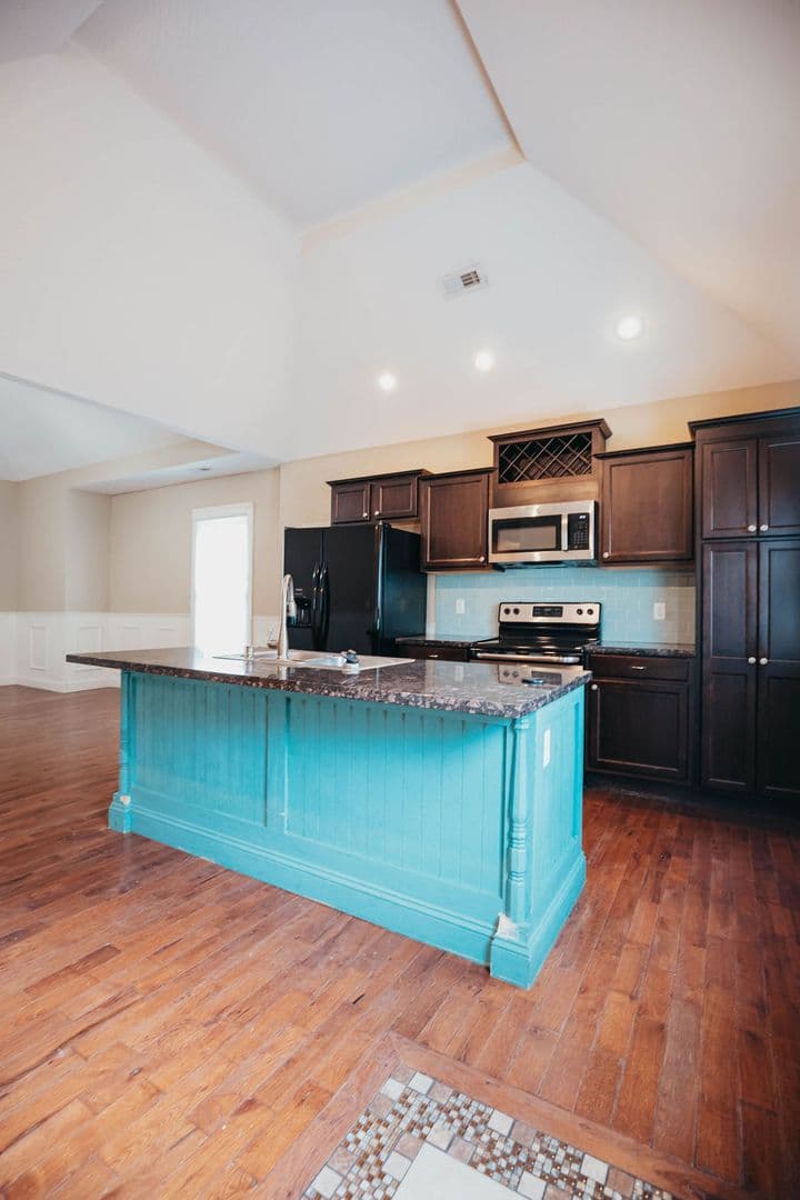 Springfield Apartment: 1046 E Walnut