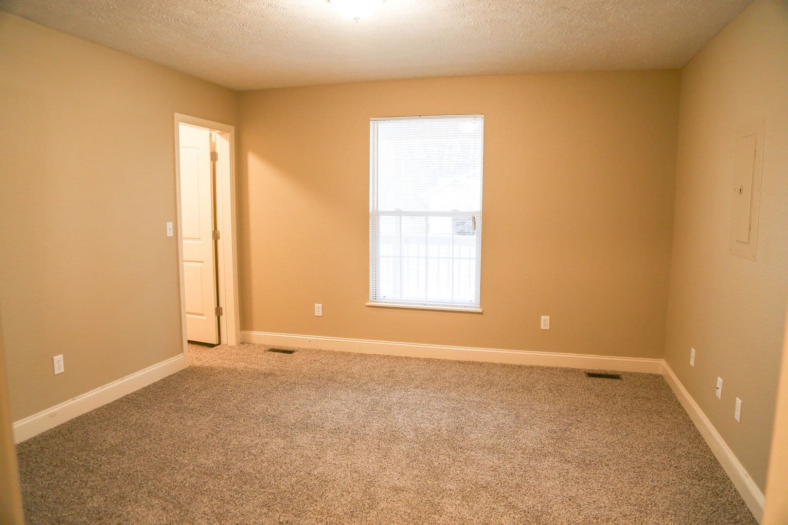 Springfield Apartment: 608 W Mt Vernon