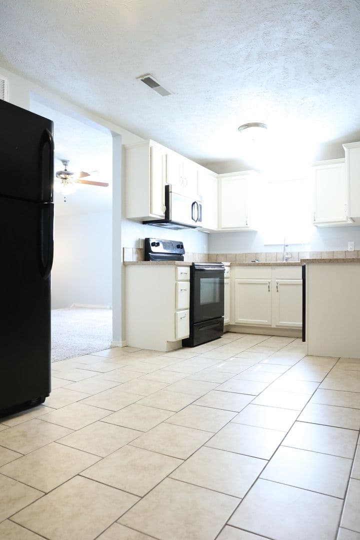 Springfield Apartment: 608 W Mt Vernon