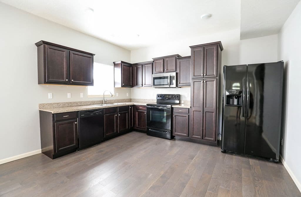 Springfield Apartment: 1351 E. Cherry