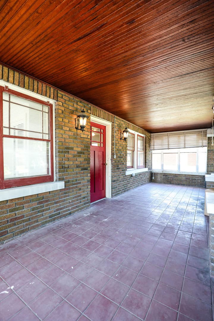Springfield House: 931 S Jefferson