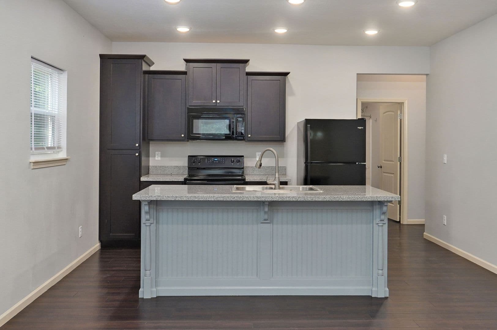 Springfield Apartment: 717 S Grant ave