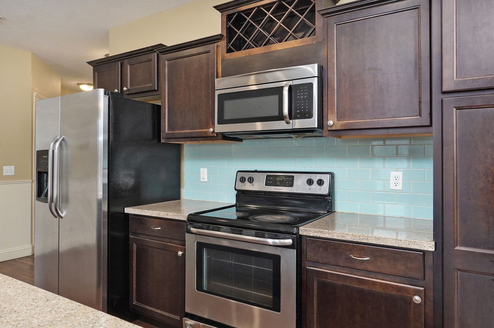 Springfield Apartment: 1046 E Walnut