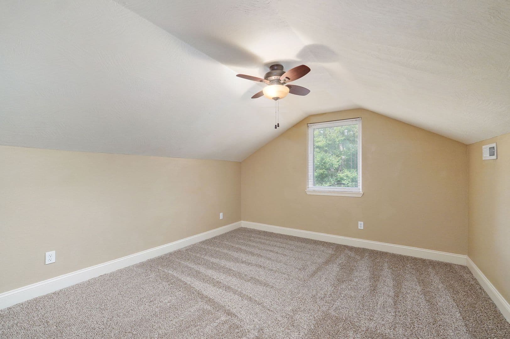 Springfield House: 631 S Kickapoo