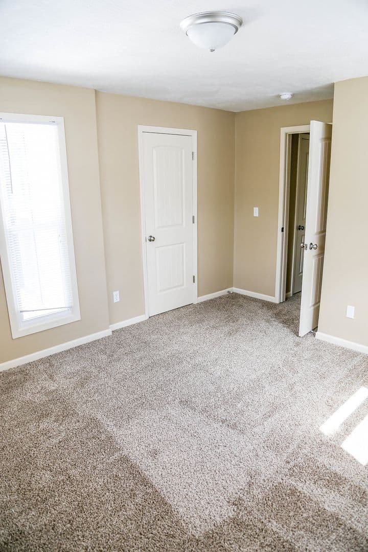 Springfield Apartment: 512 S. Main