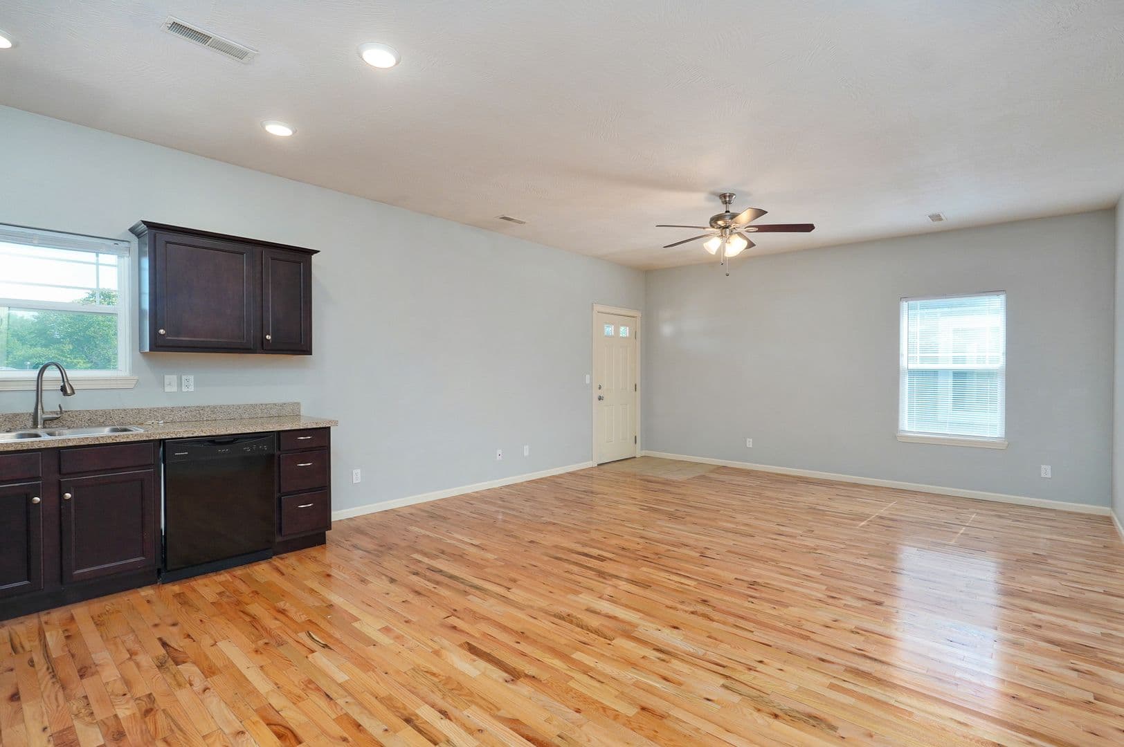 Springfield Apartment: 1325 E Cherry