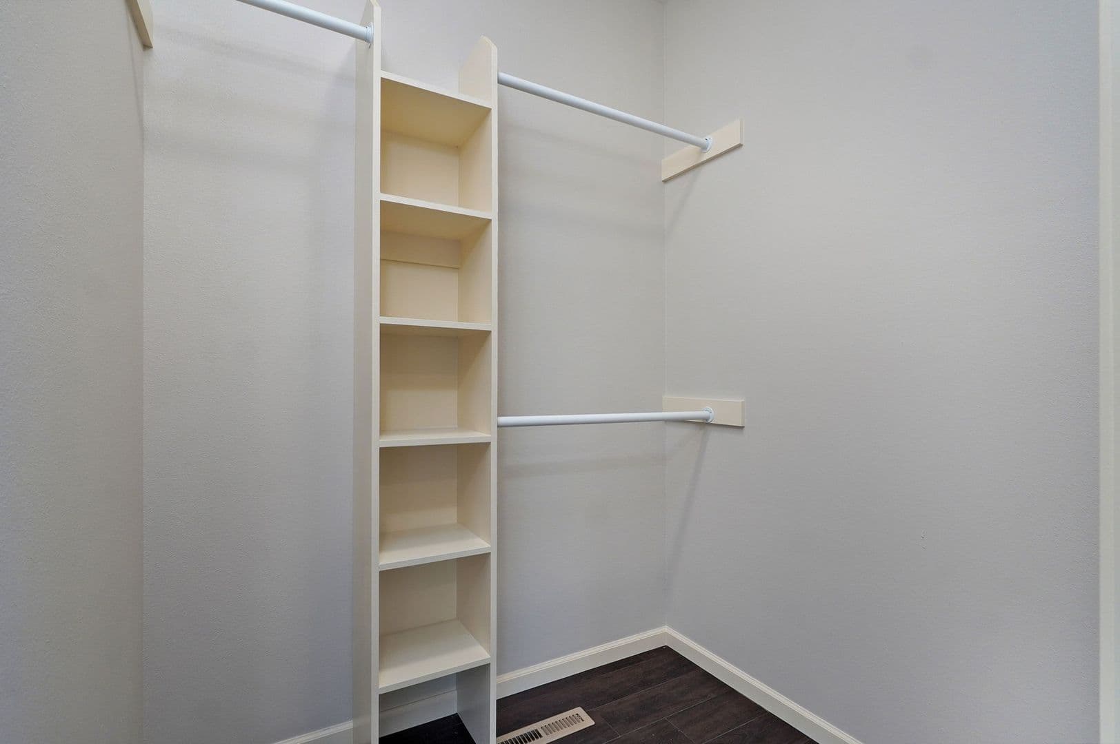Springfield Apartment: 1320 E Elm