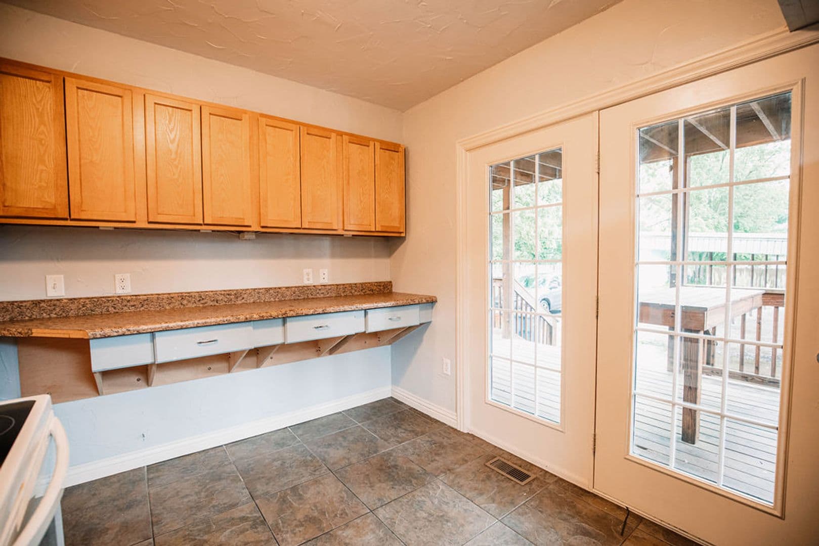 Springfield Apartment: 800 E Grand