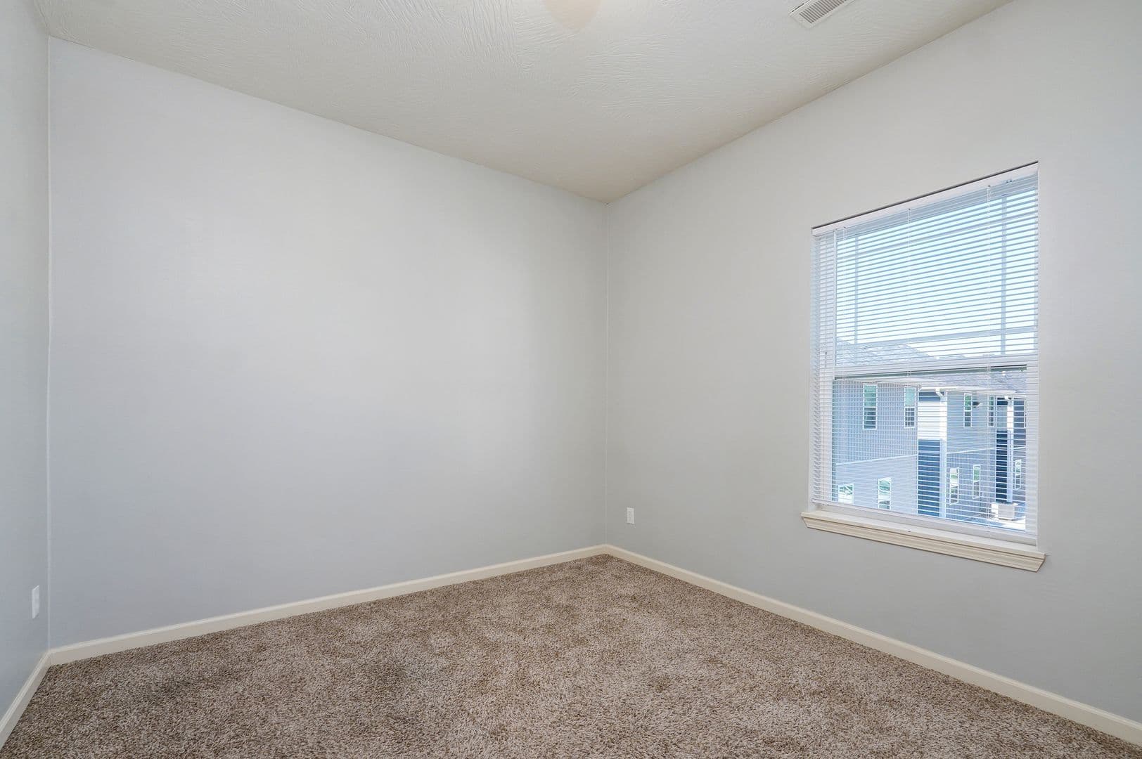 Springfield Apartment: 1325 E Cherry