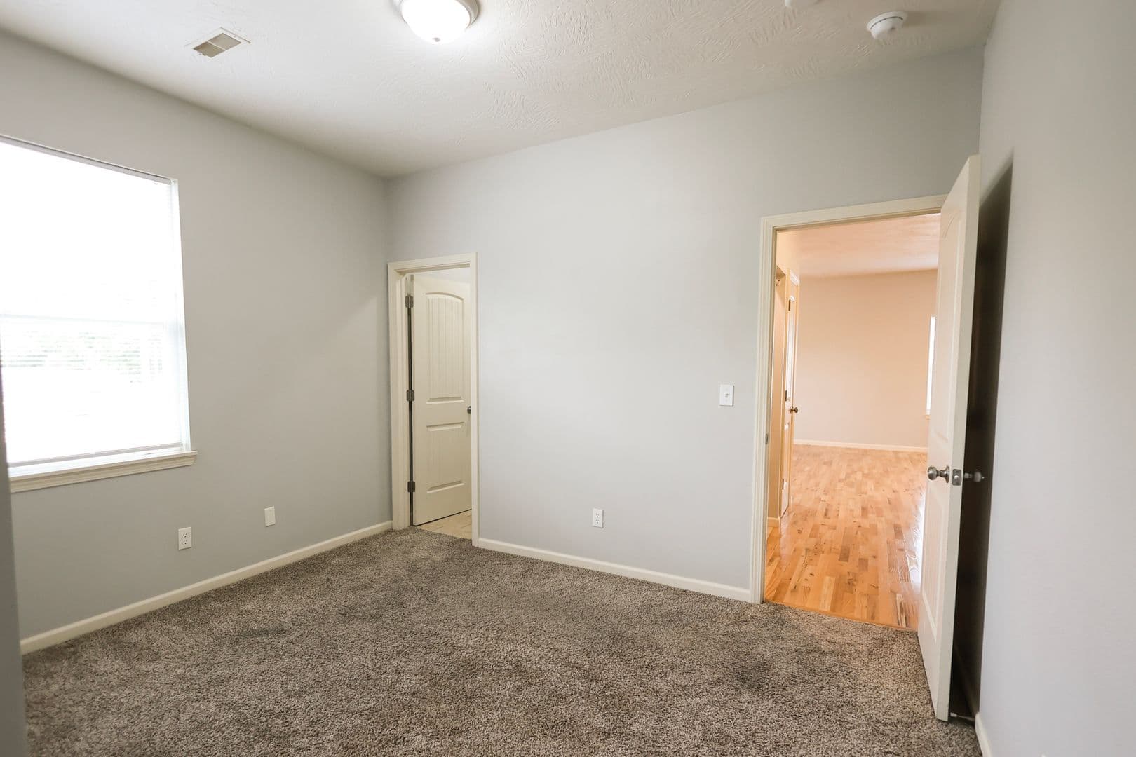 Springfield Apartment: 1325 E Cherry