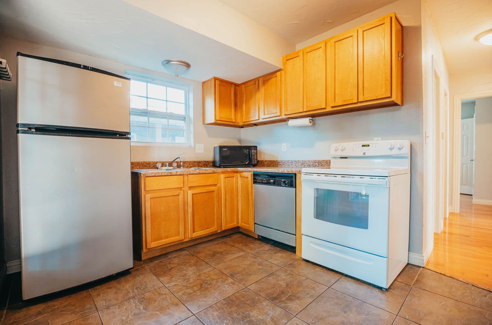 Springfield Apartment: 800 E Grand
