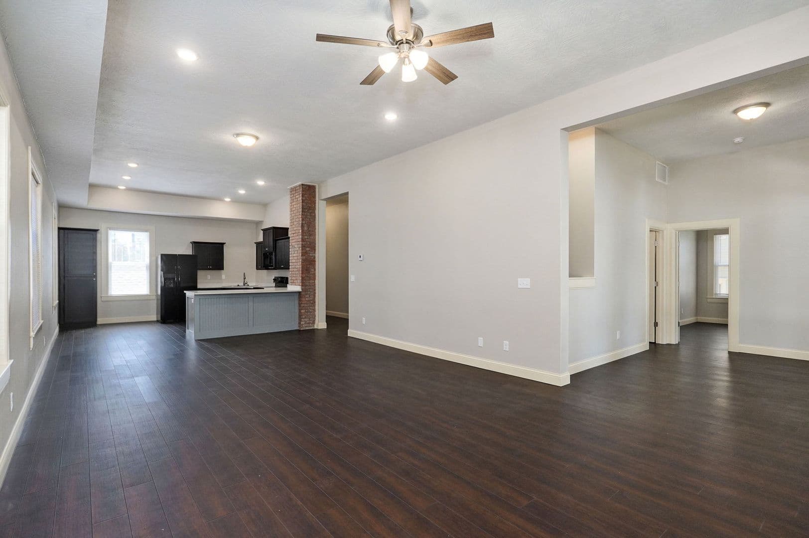 Springfield Apartment: 920 E Walnut St