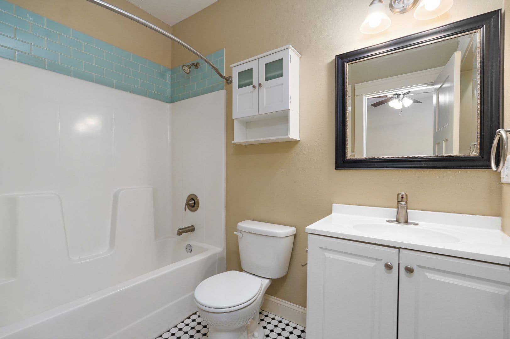 Springfield Apartment: 1046 E Walnut