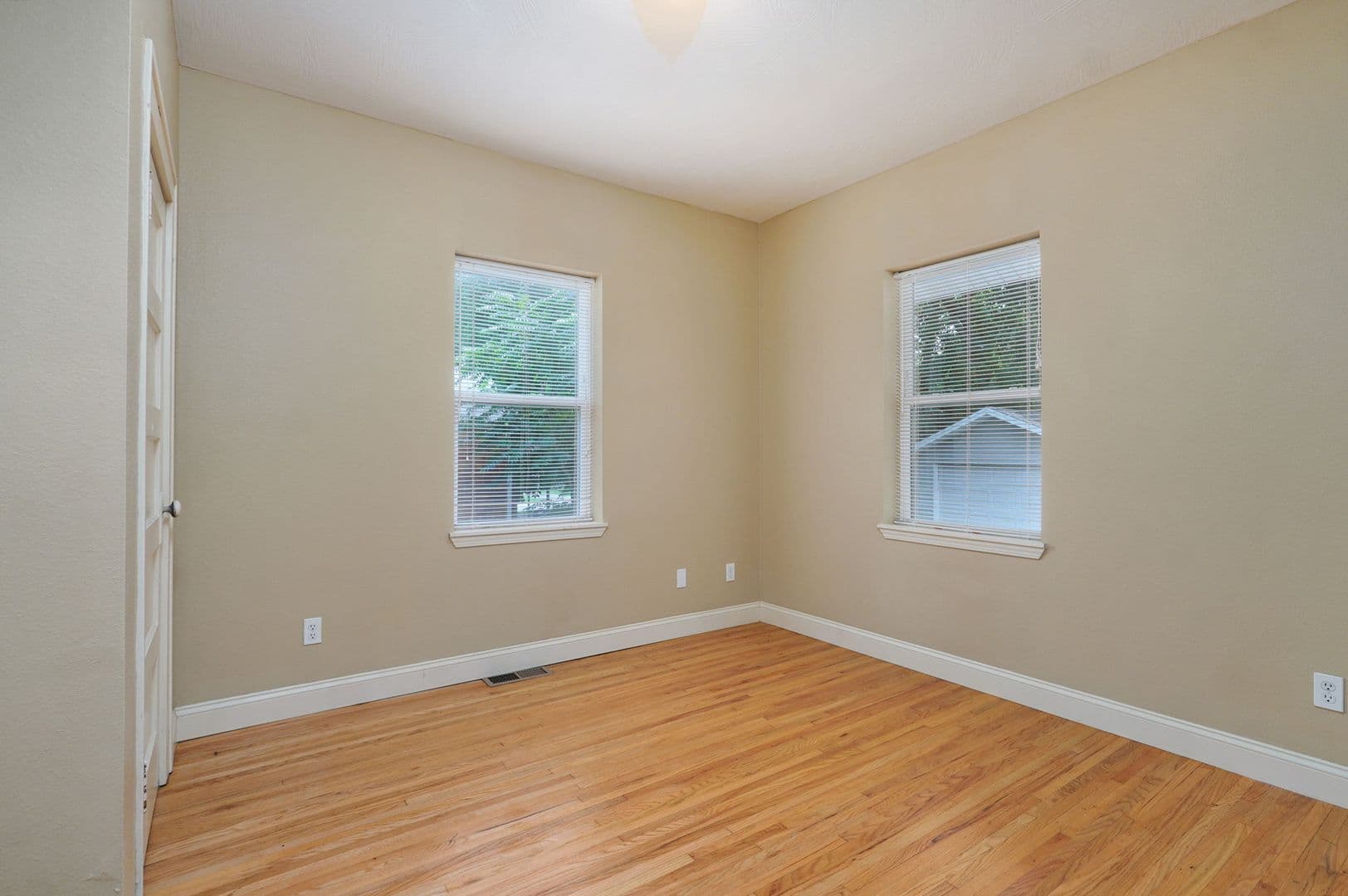 Springfield House: 631 S Kickapoo