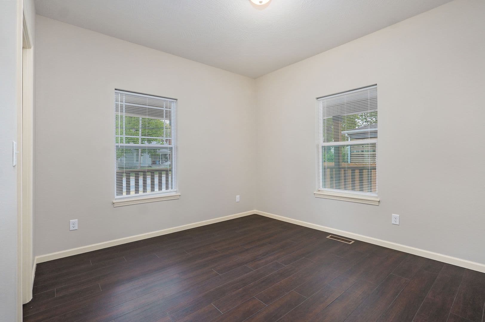Springfield Apartment: 631 S Grant