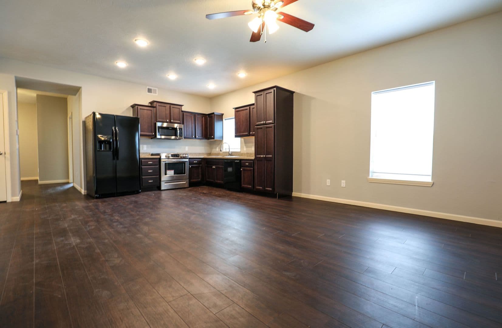 Springfield Apartment: 600 E Harrison