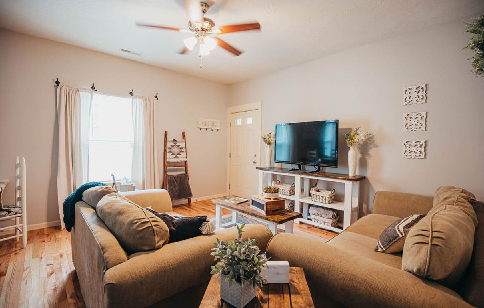 Springfield Apartment: 1325 E Cherry