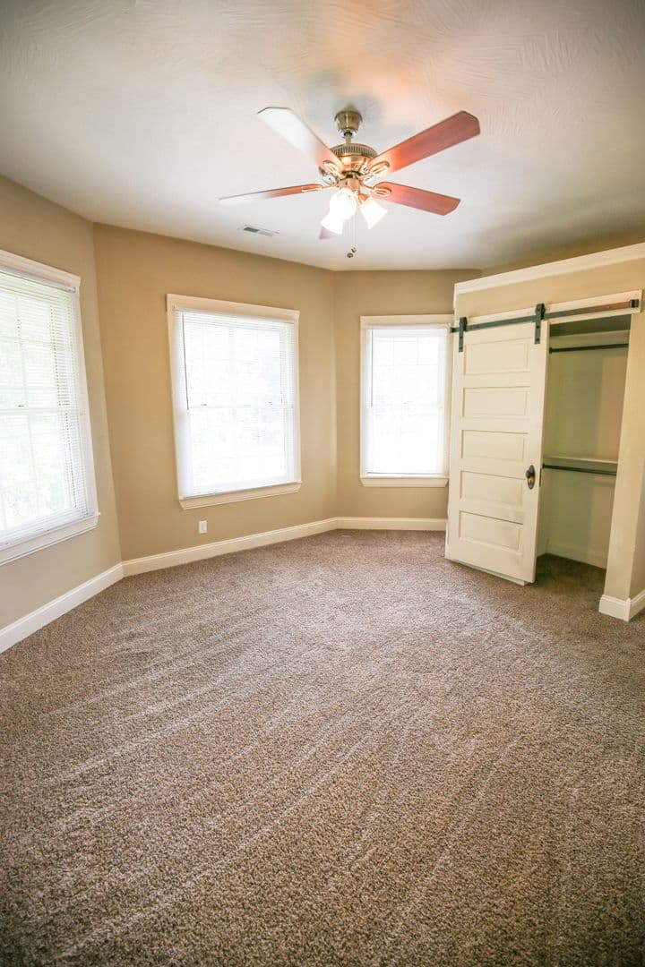 Springfield Apartment: 1144 E Walnut