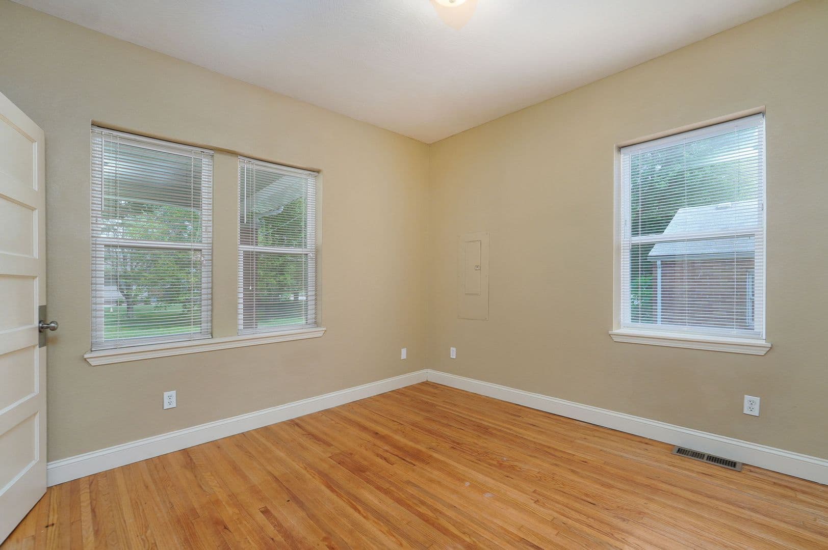 Springfield House: 631 S Kickapoo