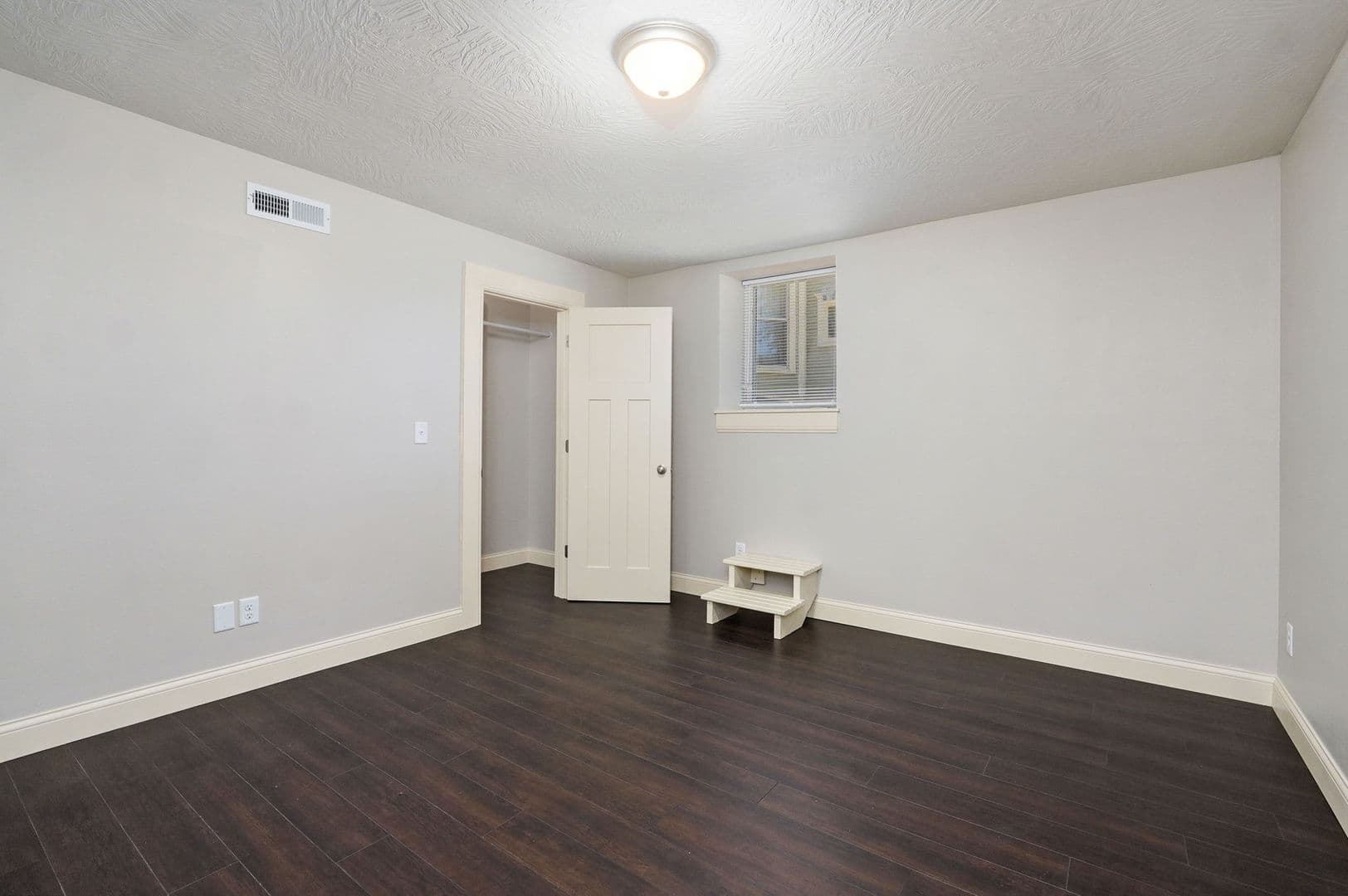 Springfield Apartment: 920 E Walnut St
