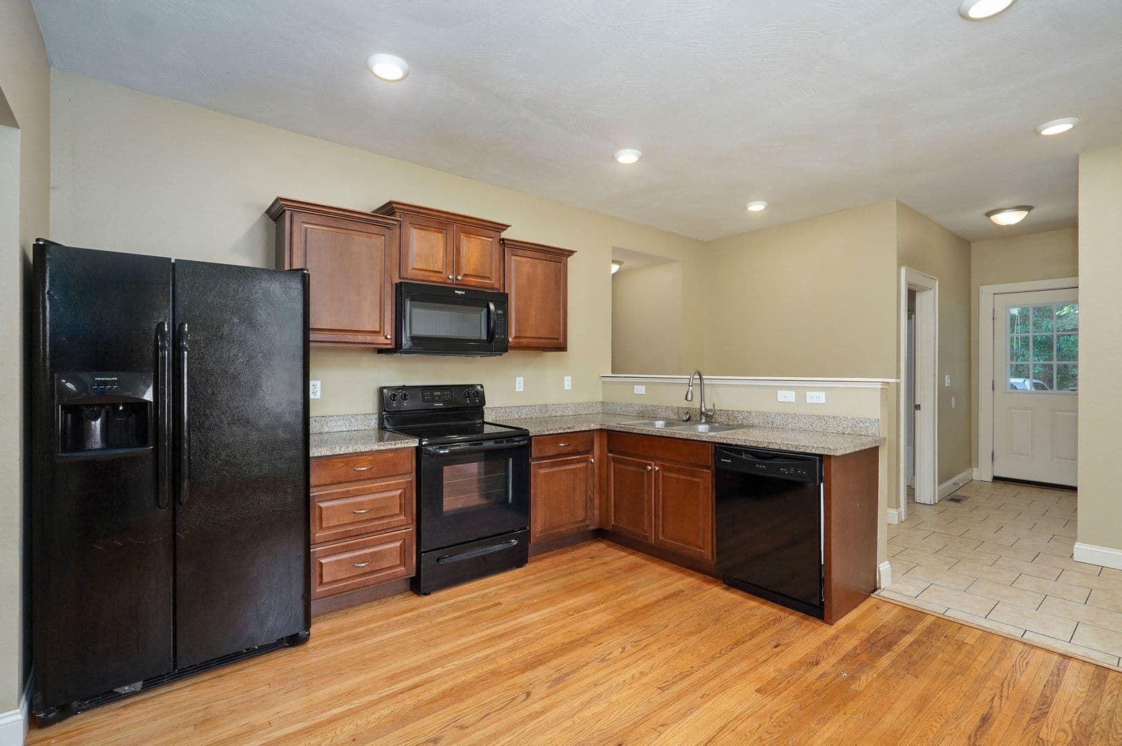 Springfield House: 631 S Kickapoo