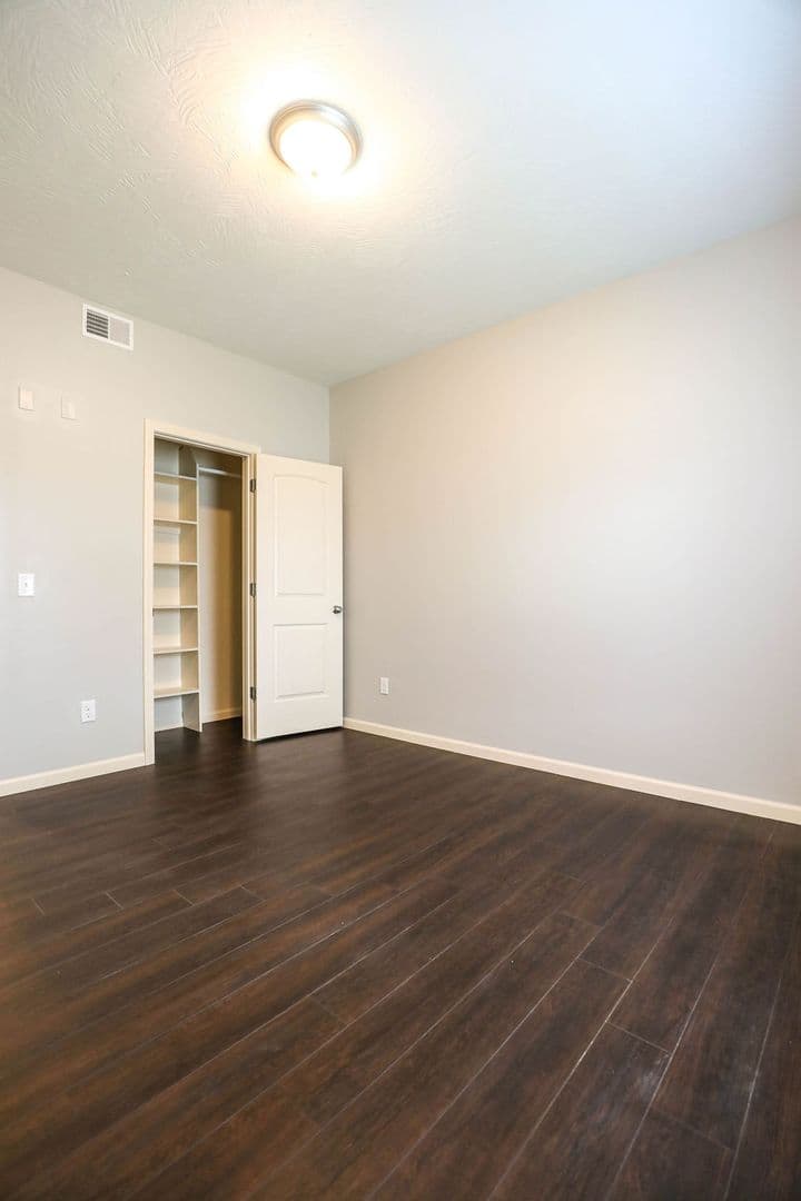 Springfield Apartment: 600 E Harrison