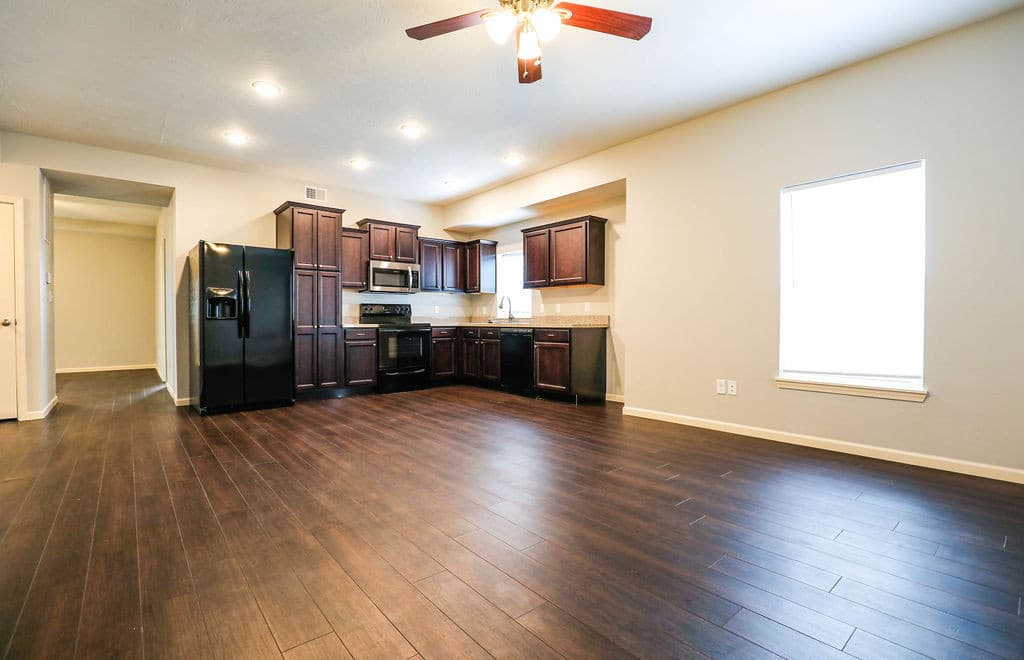 Springfield Apartment: 600 E Harrison