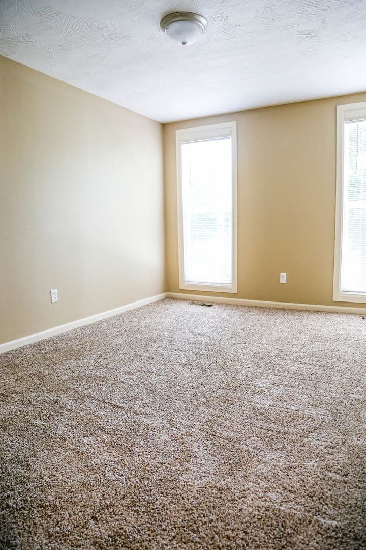 Springfield Apartment: 512 S. Main