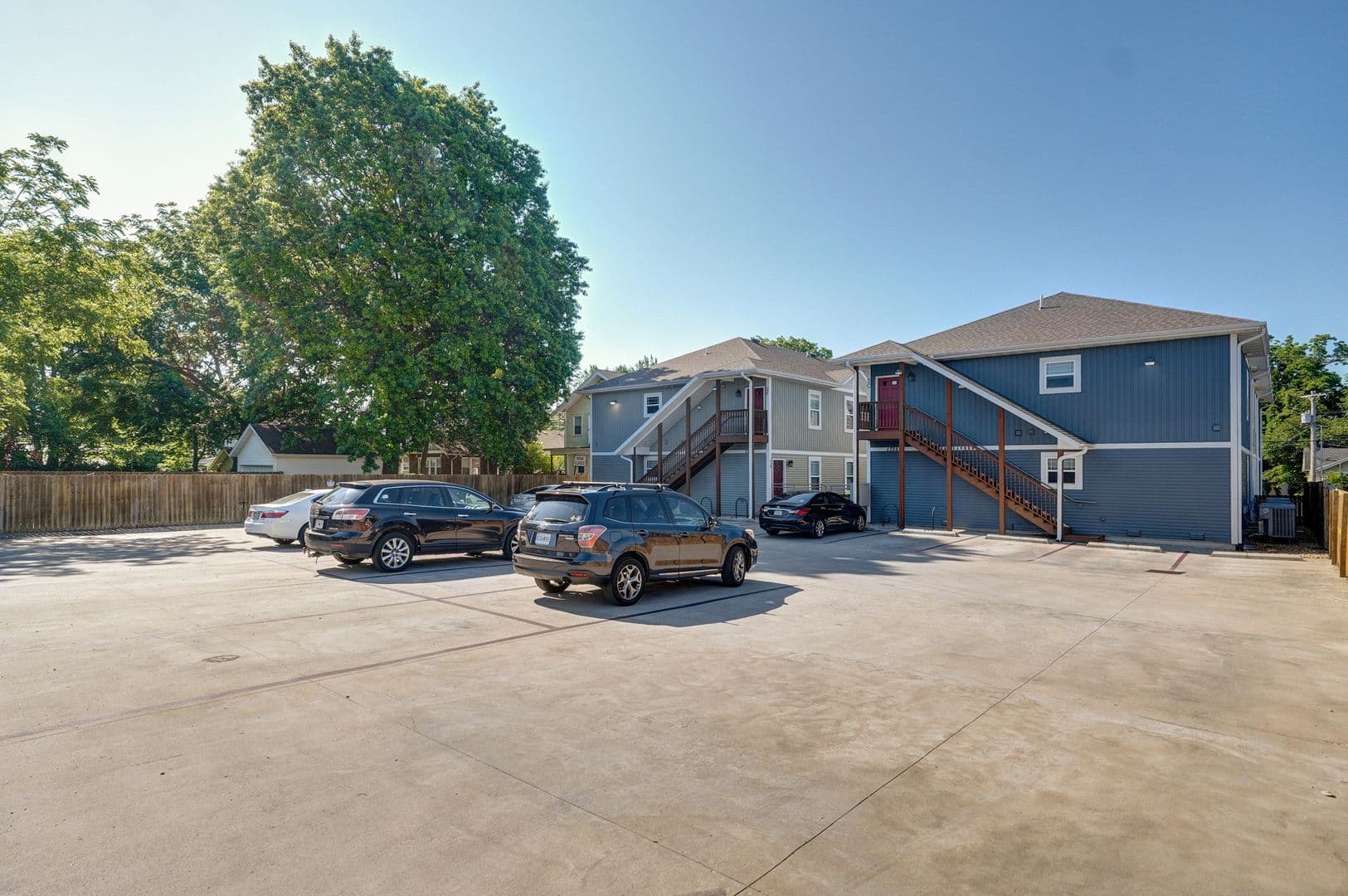 Springfield Apartment: 1325 E Cherry