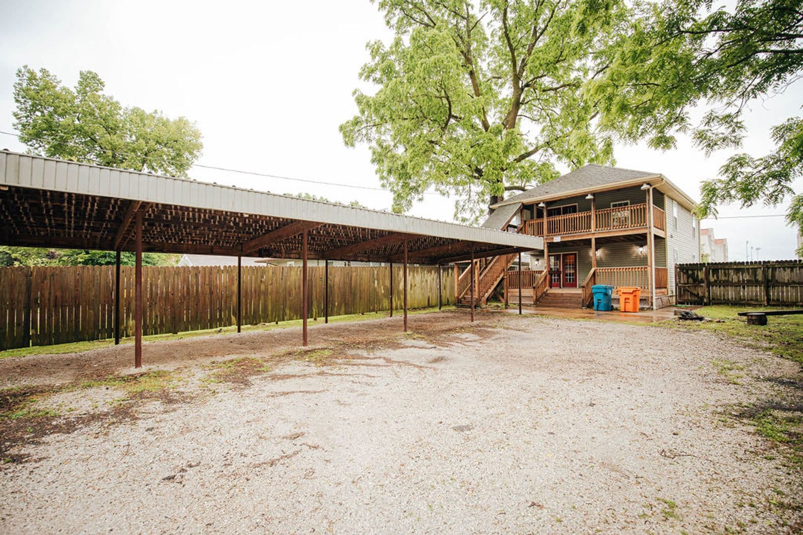 Springfield Apartment: 800 E Grand