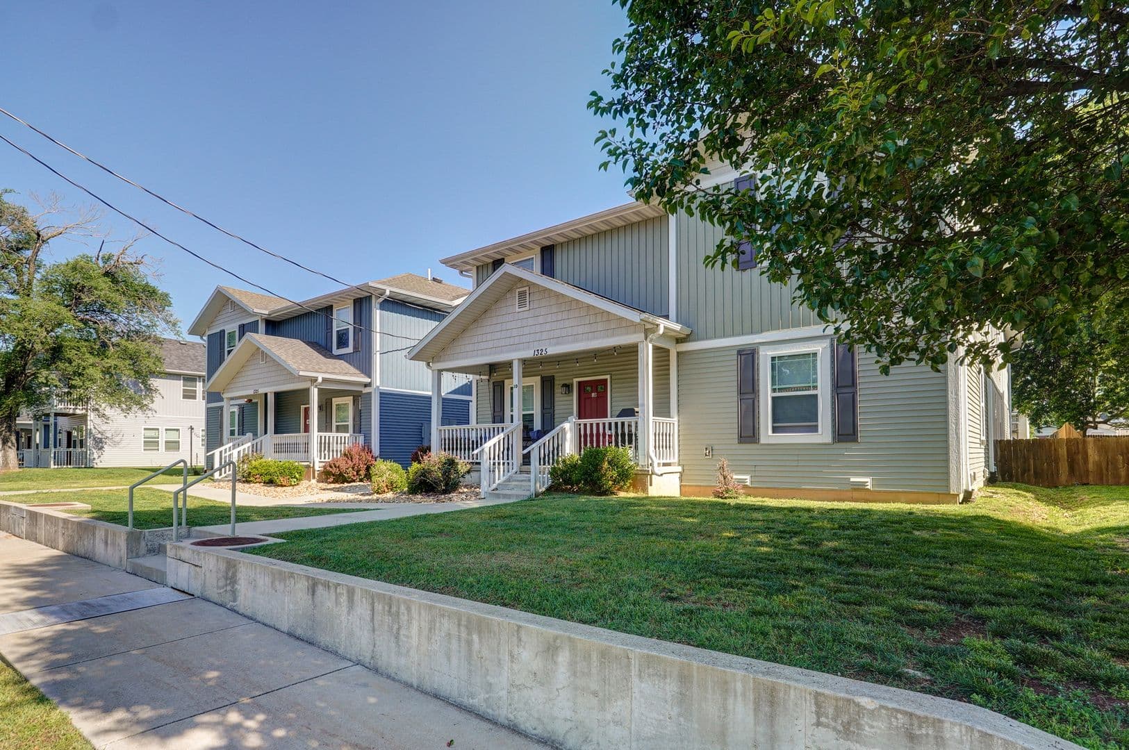 Springfield Apartment: 1325 E Cherry