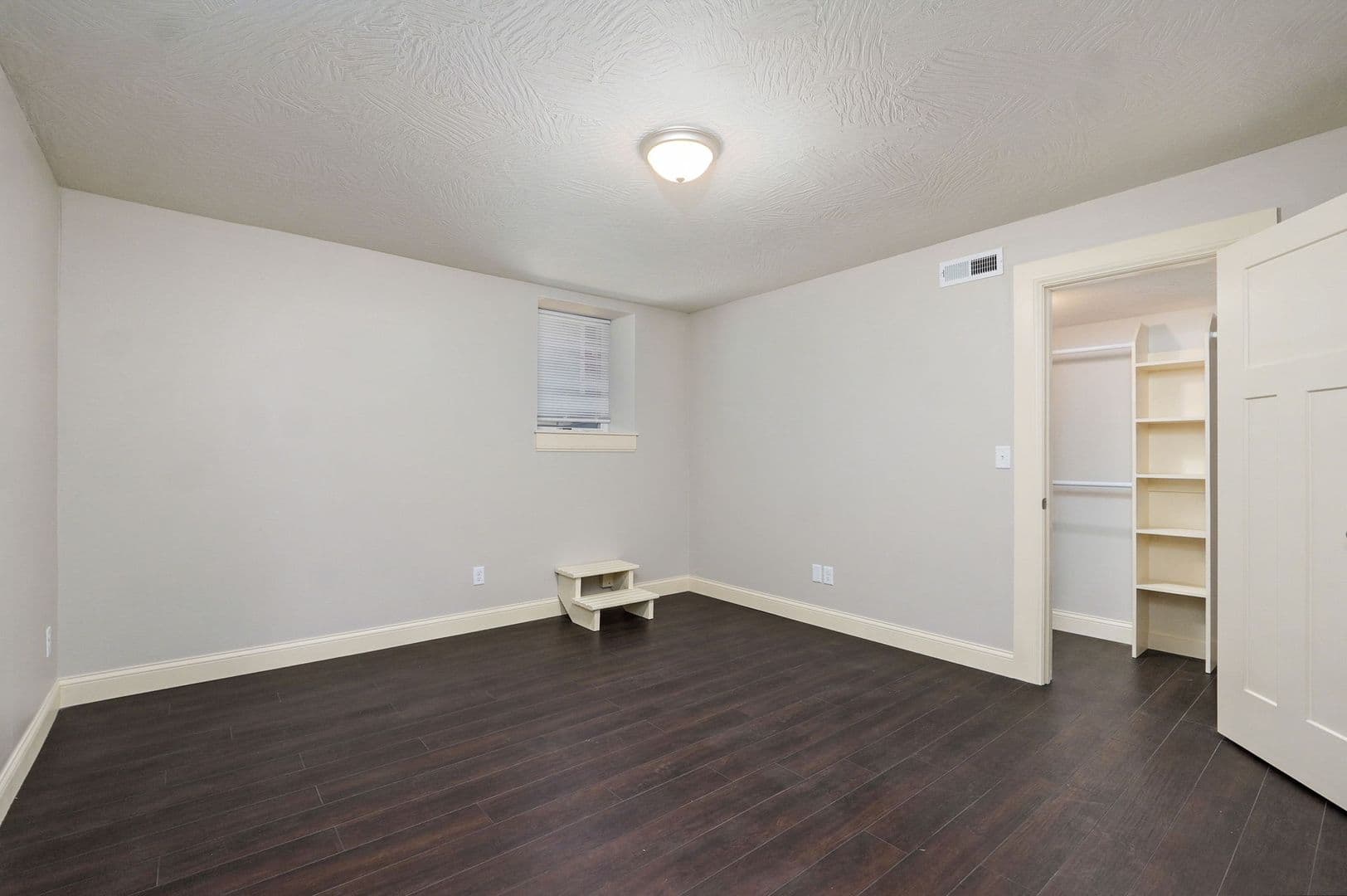 Springfield Apartment: 920 E Walnut St