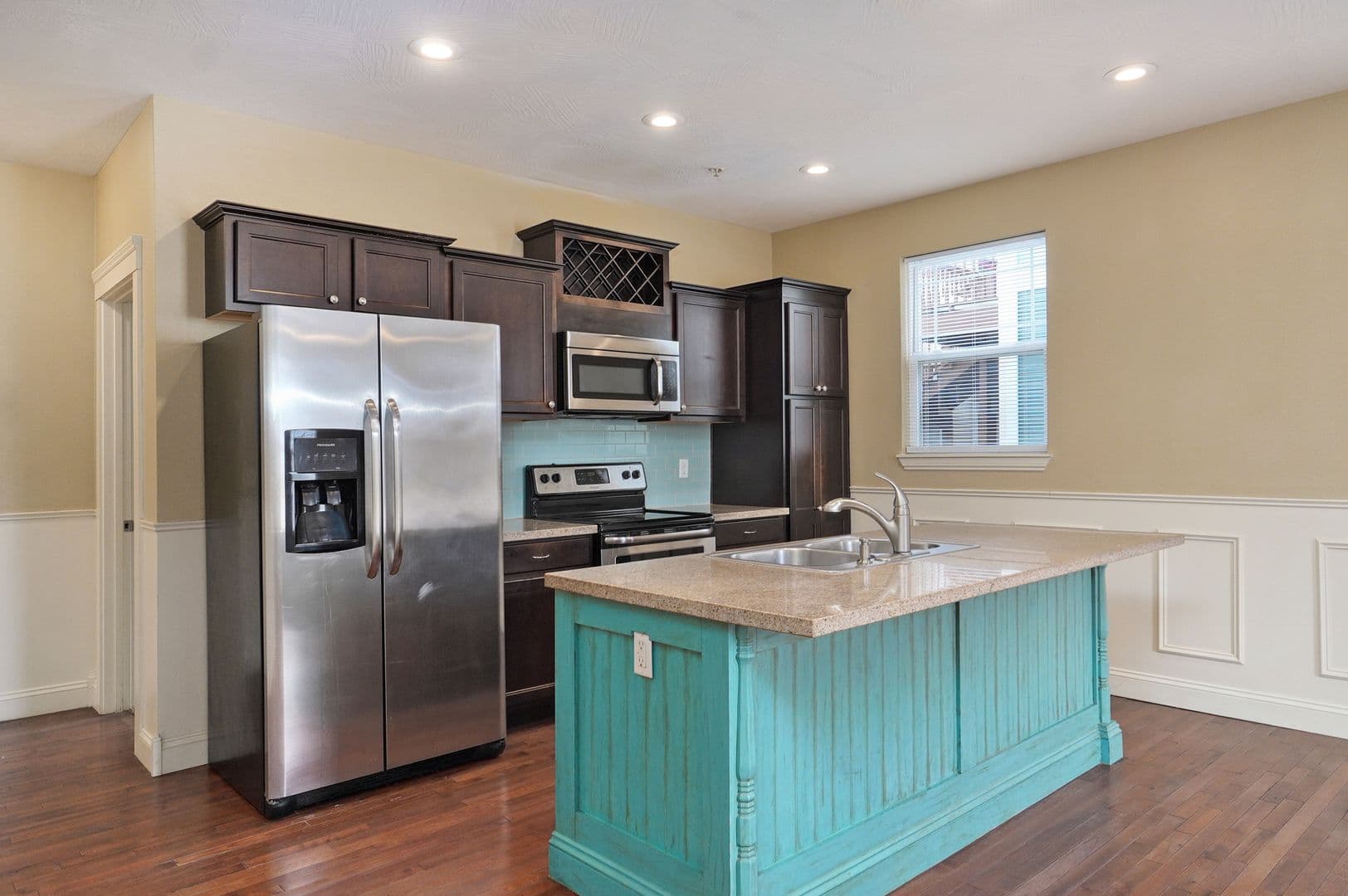 Springfield Apartment: 1046 E Walnut