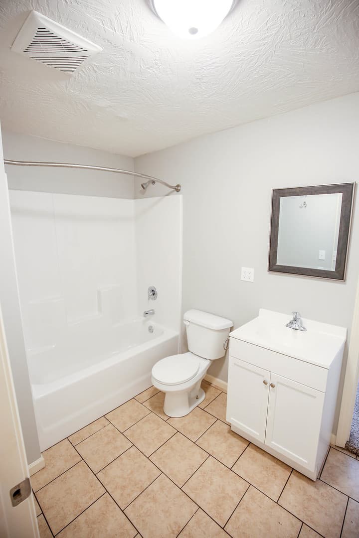 Springfield House: 926 E Loren